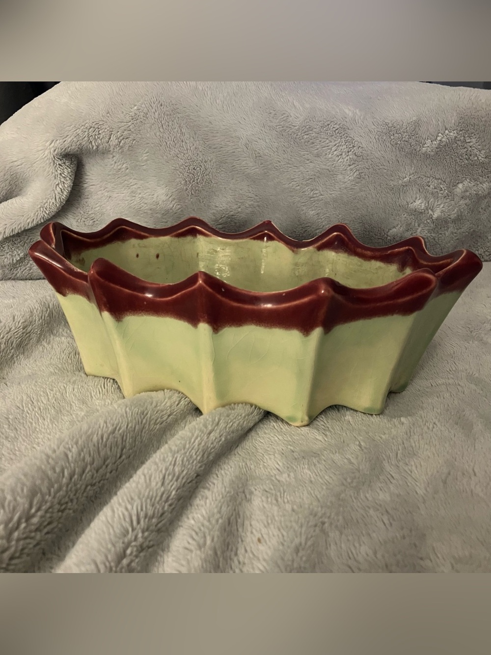 McCoy 1940s Oval Scalloped Mint Green Burgundy Drip Glaze Planter USA Vtg READ
